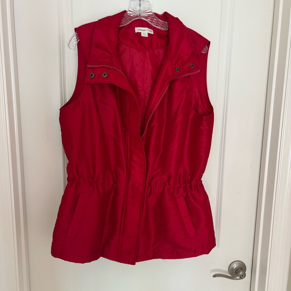 Cold Water Creek L Fuchsia/red puffy vest. Minimalist classy Logan look utility